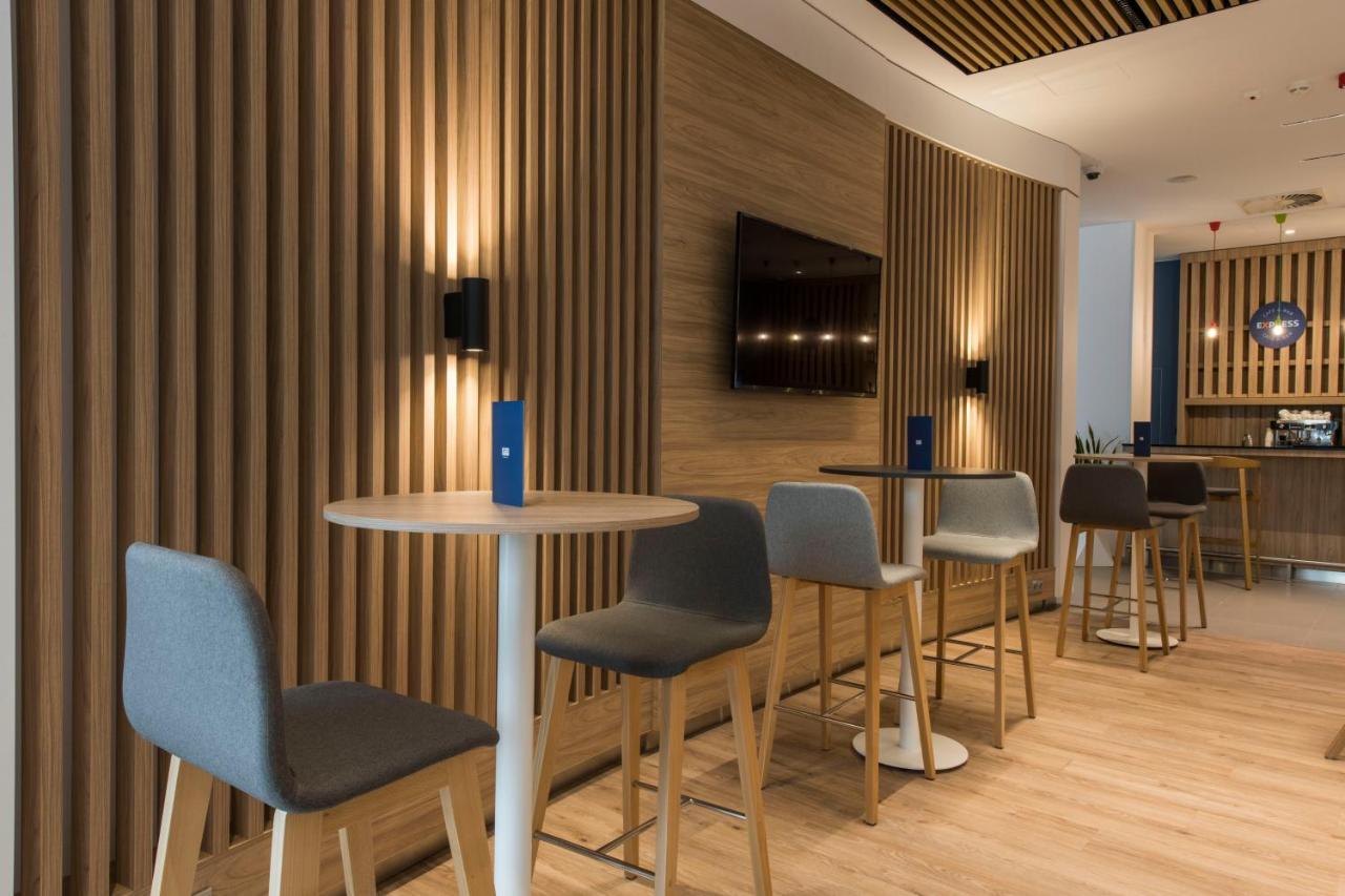 Holiday Inn Express Warsaw - Mokotow By Ihg Exterior foto