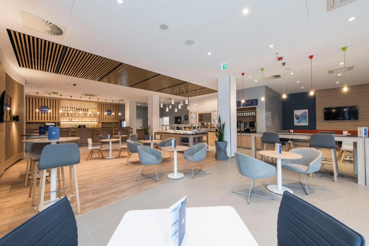 Holiday Inn Express Warsaw - Mokotow By Ihg Exterior foto
