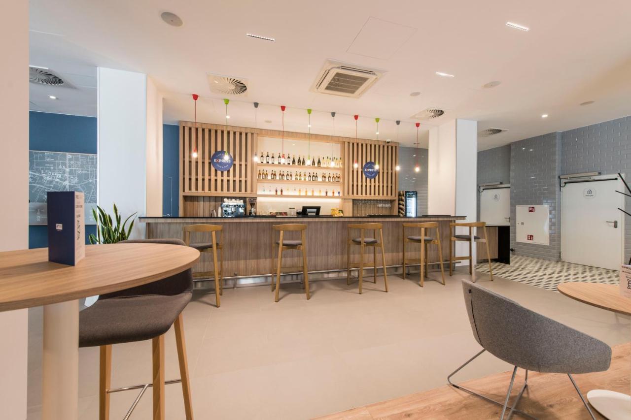 Holiday Inn Express Warsaw - Mokotow By Ihg Exterior foto